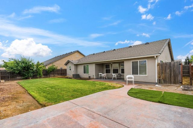 3157 Twain Avenue, Clovis, CA 93619