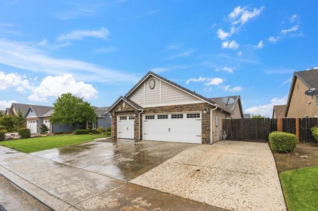 3157 Twain Avenue, Clovis, CA 93619