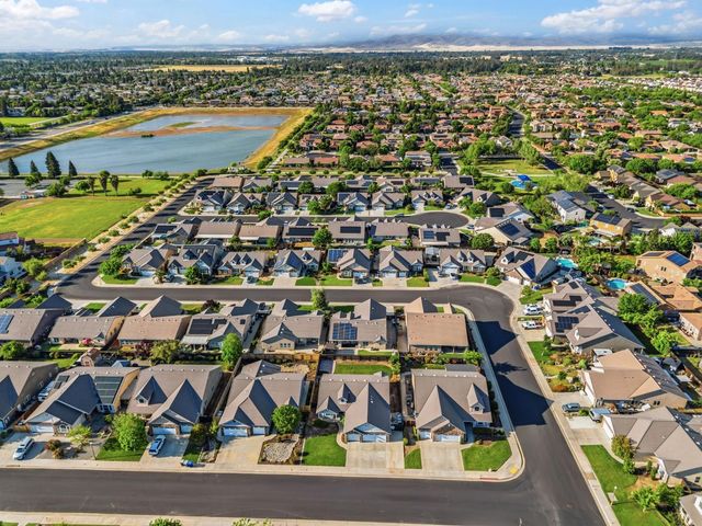 3157 Twain Avenue, Clovis, CA 93619