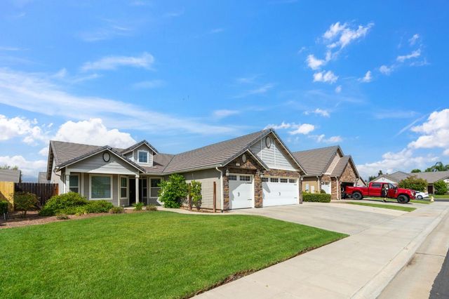 3157 Twain Avenue, Clovis, CA 93619