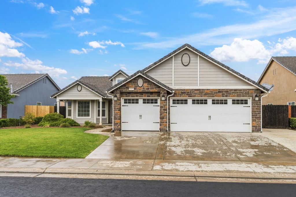 3157 Twain Avenue, Clovis, CA 93619