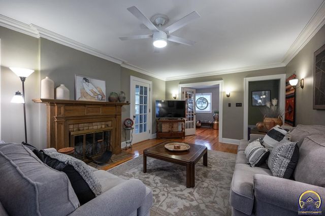 1533 SW MacVicar AVE, Topeka, KS 66604