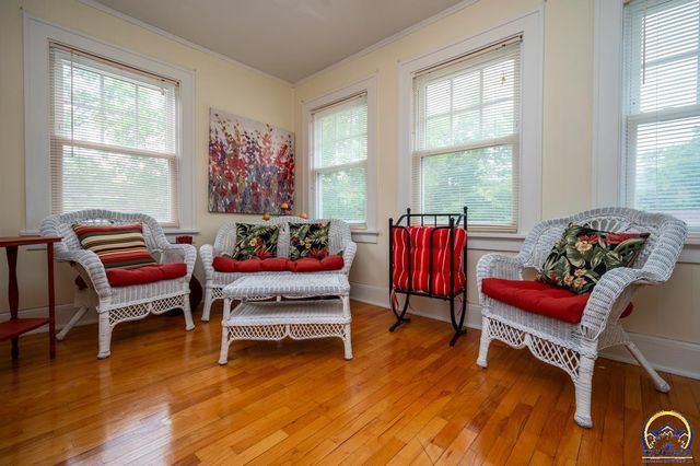 1533 SW MacVicar AVE, Topeka, KS 66604