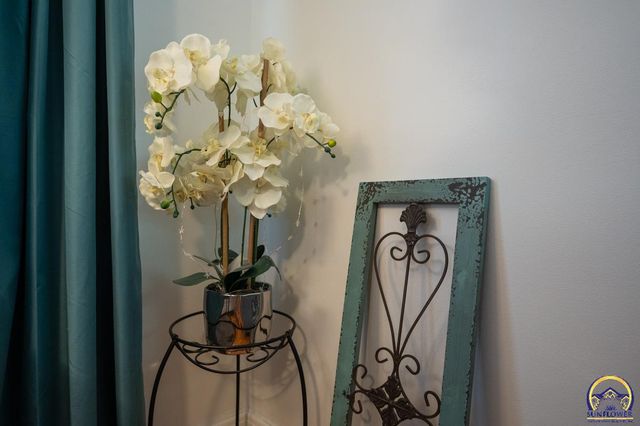 1533 SW MacVicar AVE, Topeka, KS 66604