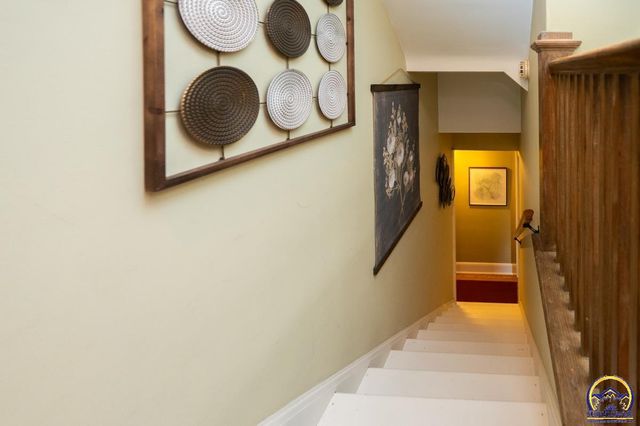 1533 SW MacVicar AVE, Topeka, KS 66604