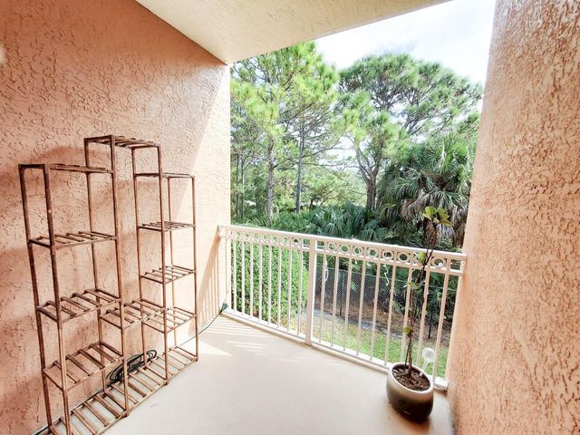 2204 Myrtlewood Circle E, Palm Beach Gardens, FL 33418