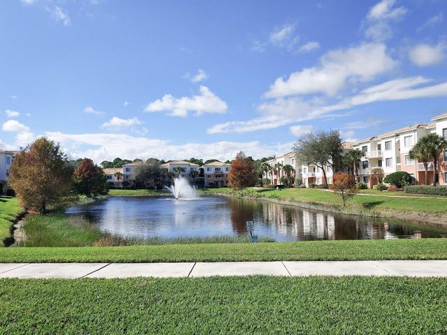 2204 Myrtlewood Circle E, Palm Beach Gardens, FL 33418