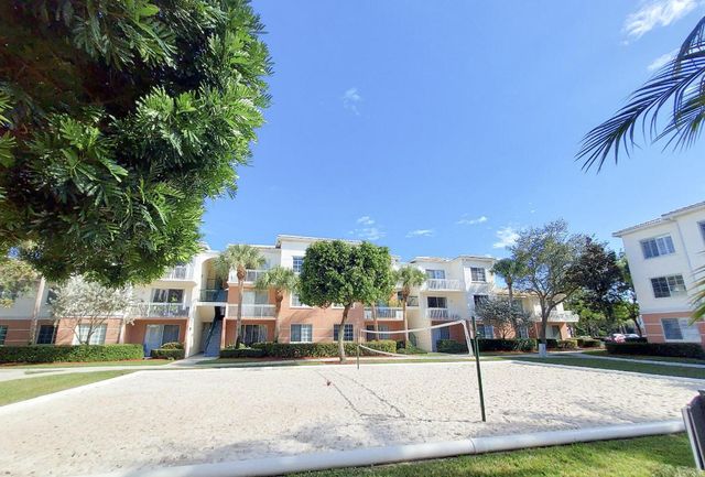 2204 Myrtlewood Circle E, Palm Beach Gardens, FL 33418