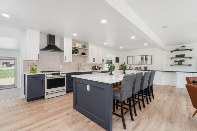 5260 Texas Drive, Kalamazoo, MI 49009