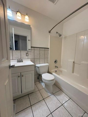 11 Sunnyfield Road, St Peters, MO 63376