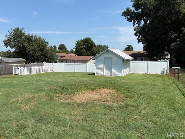 11 Sunnyfield Road, St Peters, MO 63376