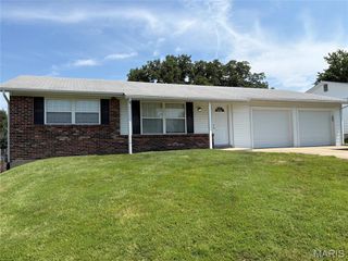 11 Sunnyfield Road, St Peters, MO 63376