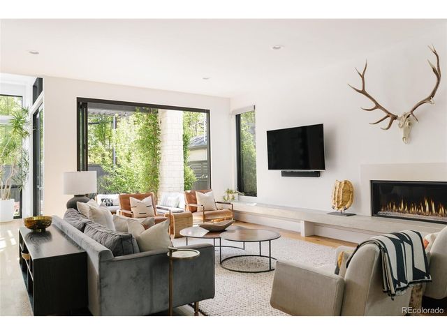 2530 S Monroe St, Denver, CO 80210