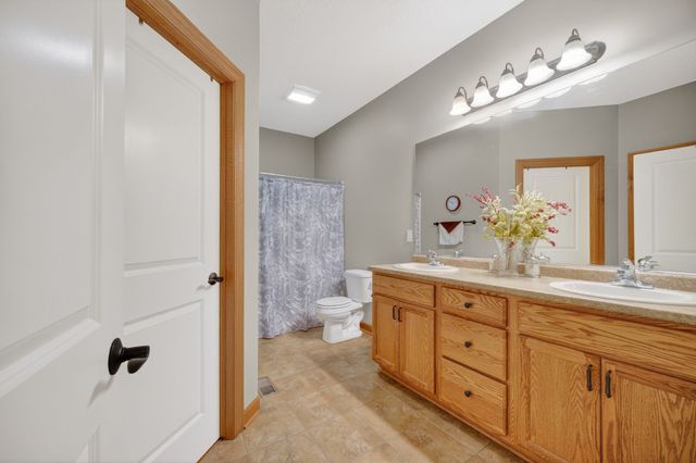 5595 NW 3rd Court, Des Moines, IA 50313