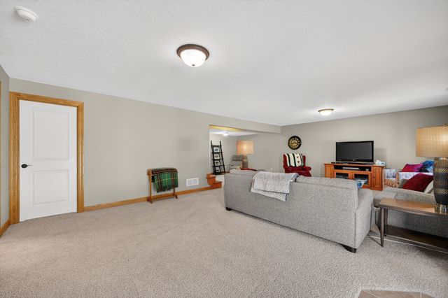 5595 NW 3rd Court, Des Moines, IA 50313