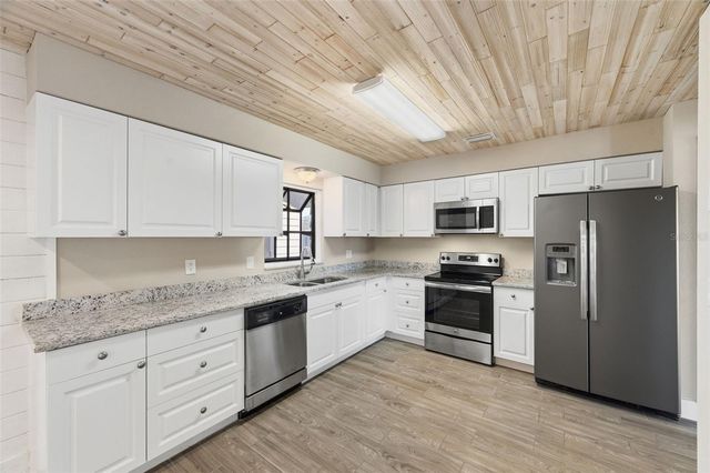 8461 FLAGSTONE DRIVE, Tampa, FL 33615