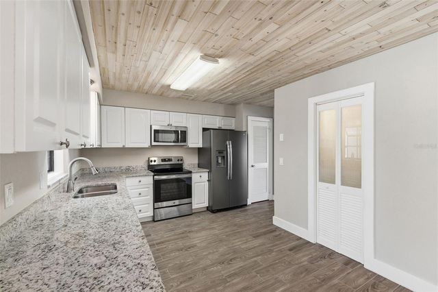 8461 FLAGSTONE DRIVE, Tampa, FL 33615