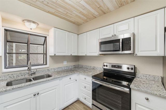 8461 FLAGSTONE DRIVE, Tampa, FL 33615