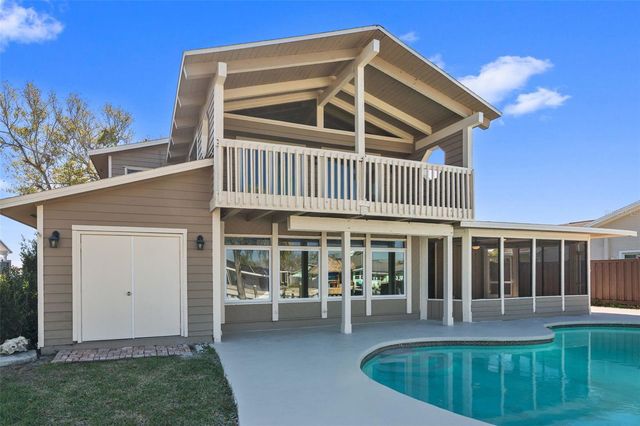 8461 FLAGSTONE DRIVE, Tampa, FL 33615