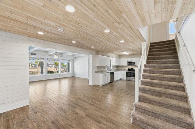 8461 FLAGSTONE DRIVE, Tampa, FL 33615