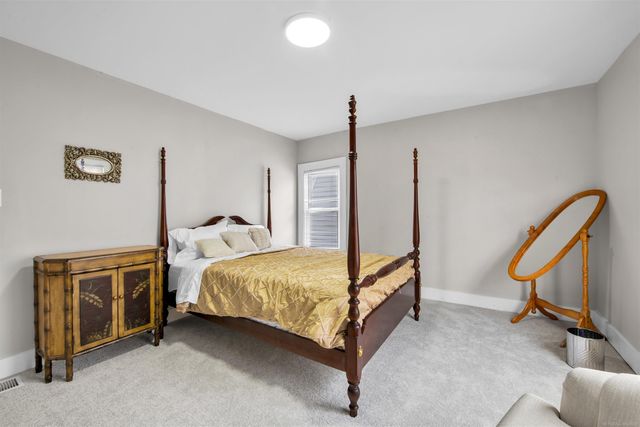 14 Utica Road, Pontiac, MI 48341