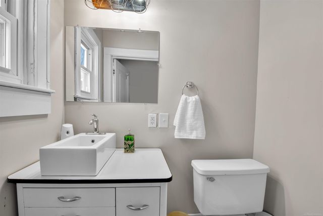 14 Utica Road, Pontiac, MI 48341