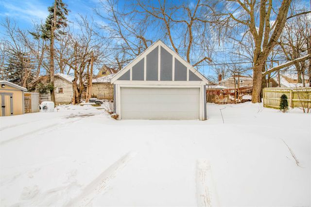 14 Utica Road, Pontiac, MI 48341