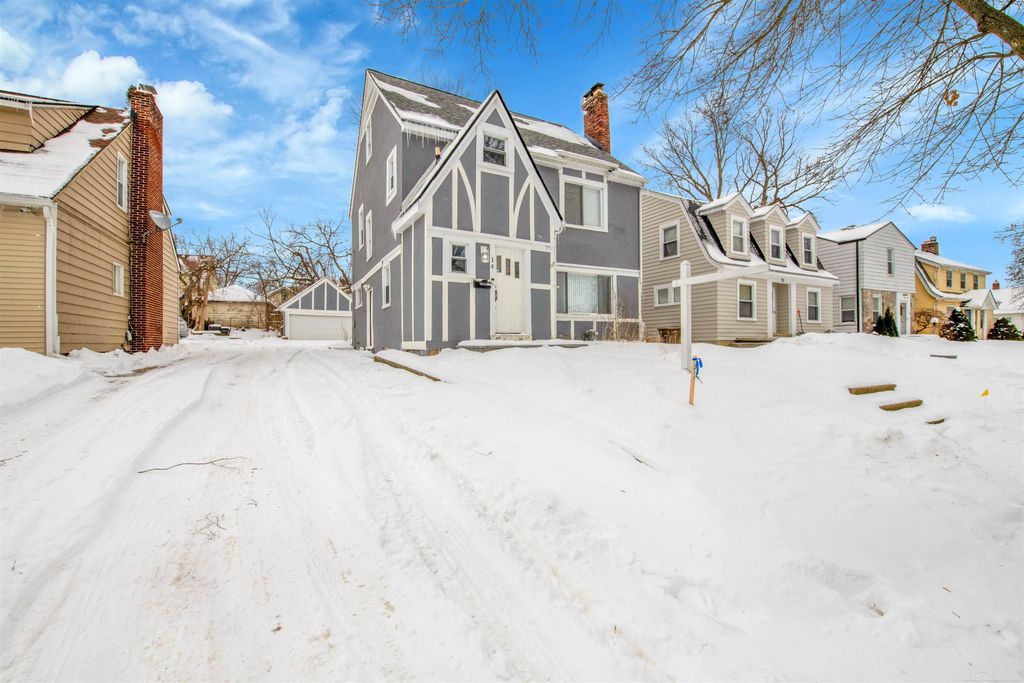 14 Utica Road, Pontiac, MI 48341