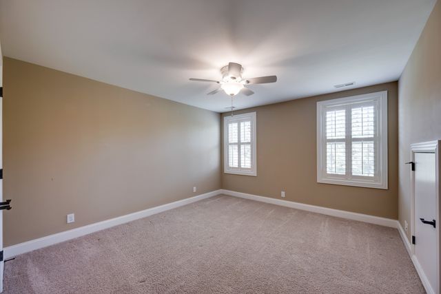 3126 Robinwood Dr, Murfreesboro, TN 37128