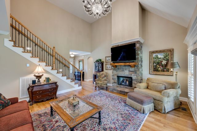 3126 Robinwood Dr, Murfreesboro, TN 37128