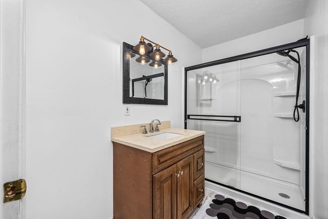 19 Honeysuckle Rd, Pikeville, TN 37367