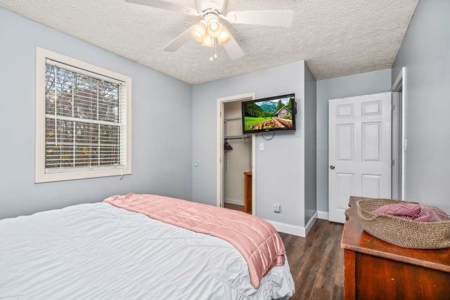 19 Honeysuckle Rd, Pikeville, TN 37367