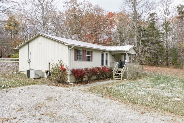 19 Honeysuckle Rd, Pikeville, TN 37367