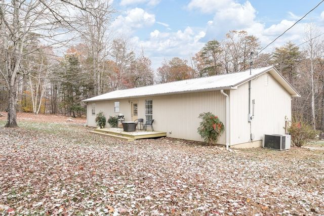 19 Honeysuckle Rd, Pikeville, TN 37367