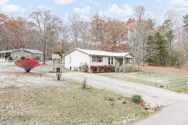 19 Honeysuckle Rd, Pikeville, TN 37367