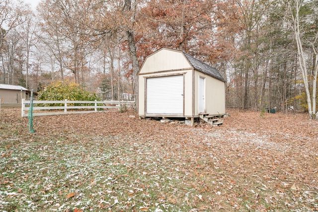 19 Honeysuckle Rd, Pikeville, TN 37367