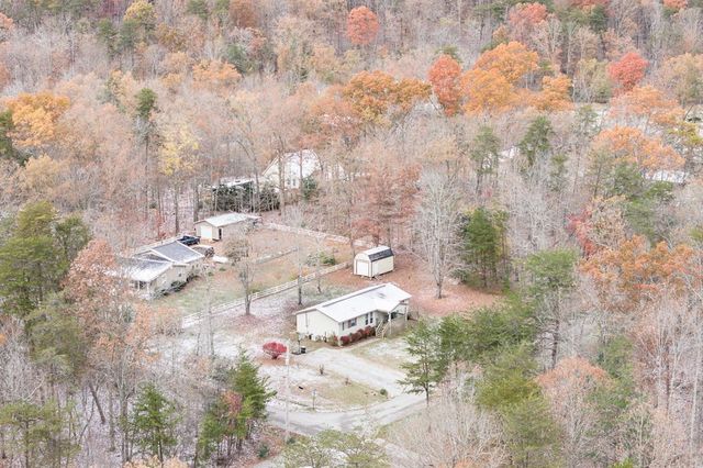 19 Honeysuckle Rd, Pikeville, TN 37367