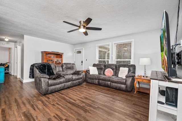 19 Honeysuckle Rd, Pikeville, TN 37367