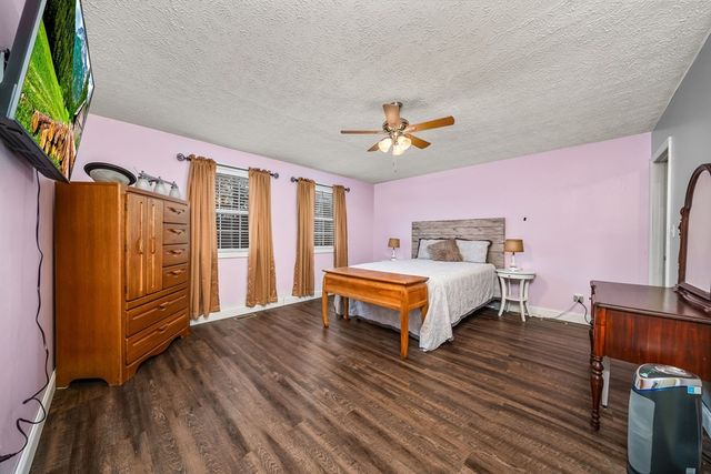 19 Honeysuckle Rd, Pikeville, TN 37367