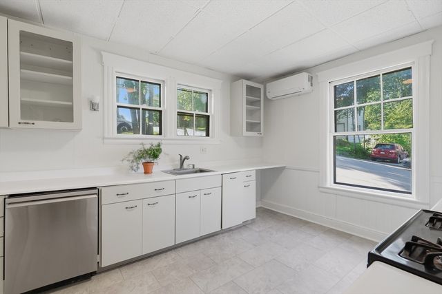 76 Grant St, Gardner, MA 01440