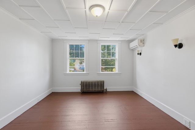 76 Grant St, Gardner, MA 01440