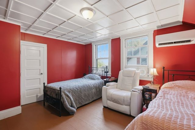 76 Grant St, Gardner, MA 01440