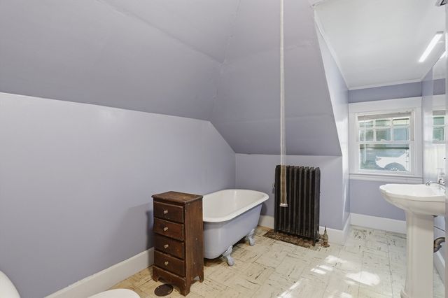 76 Grant St, Gardner, MA 01440