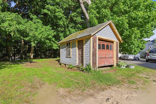 76 Grant St, Gardner, MA 01440