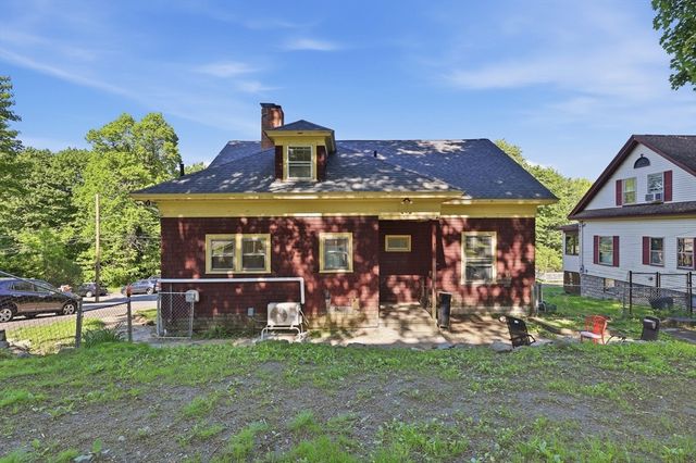 76 Grant St, Gardner, MA 01440