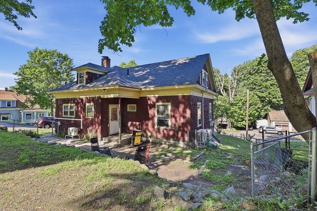 76 Grant St, Gardner, MA 01440