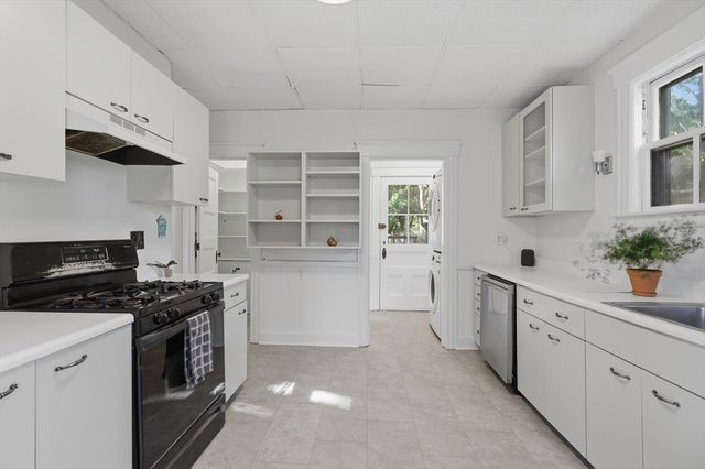 76 Grant St, Gardner, MA 01440