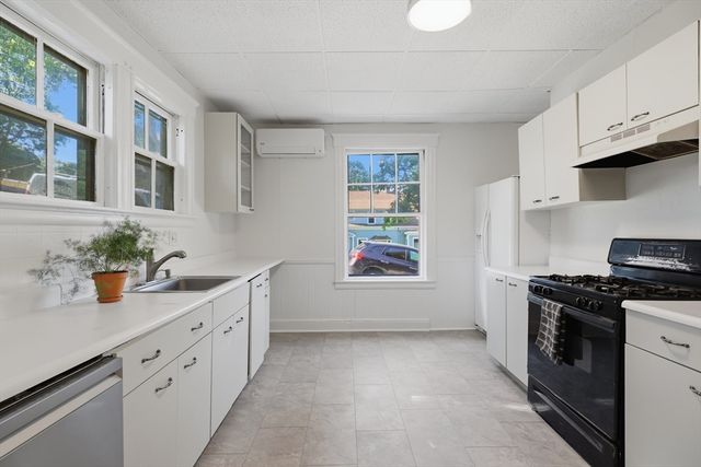 76 Grant St, Gardner, MA 01440