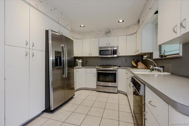 718 Arbuckle Avenue, Woodmere, NY 11598