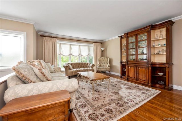 718 Arbuckle Avenue, Woodmere, NY 11598